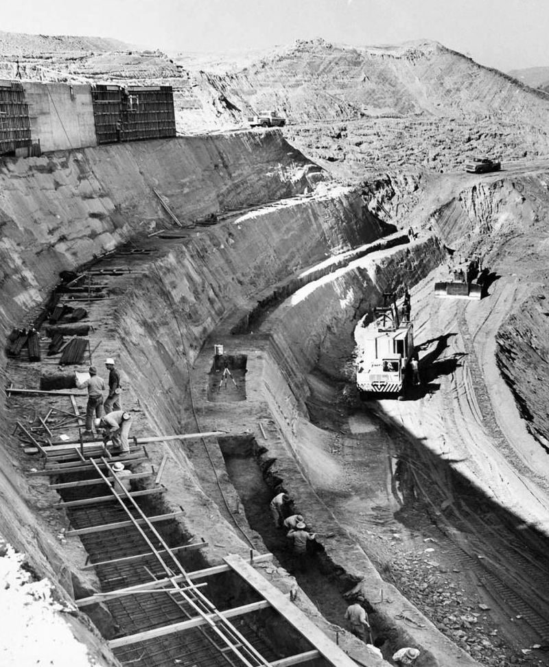 Illustration for article titled How 19 Giant Earthmovers Carved Dodger Stadium Out of a Mountain